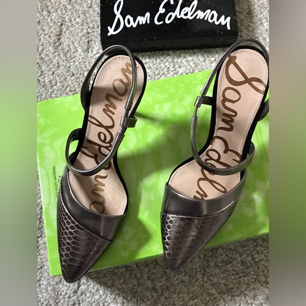 Nice dress shoes very excellent condition